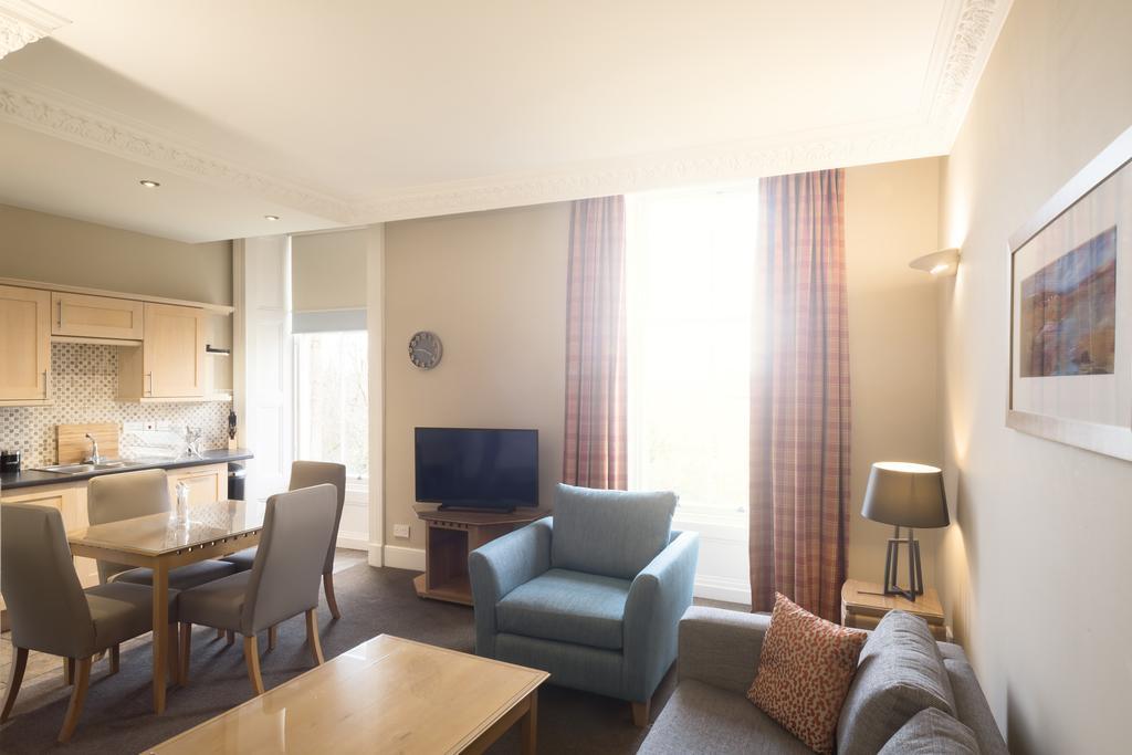 Fountain Court Apartments - Royal Garden Edinburgh Room photo